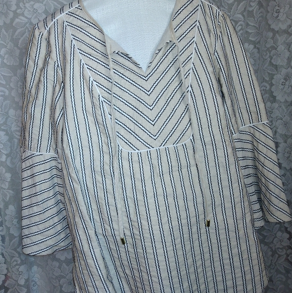 Issac Mizrahi Live Cream Striped Bell Sleeve Top Size 8 - Picture 1 of 7